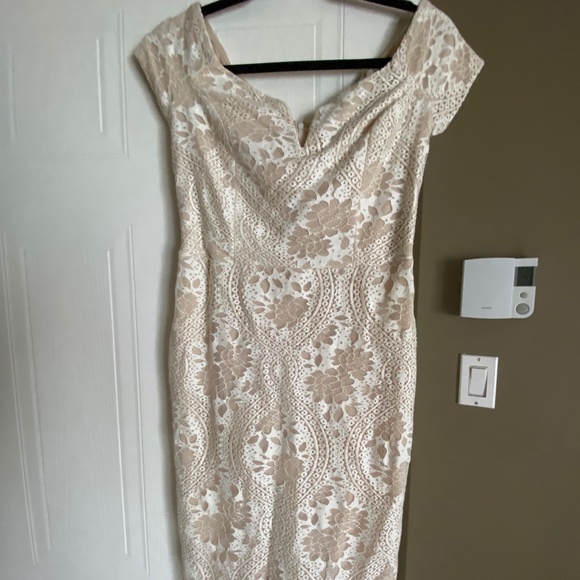 Le Chateau lace dress - Picture 1 of 7